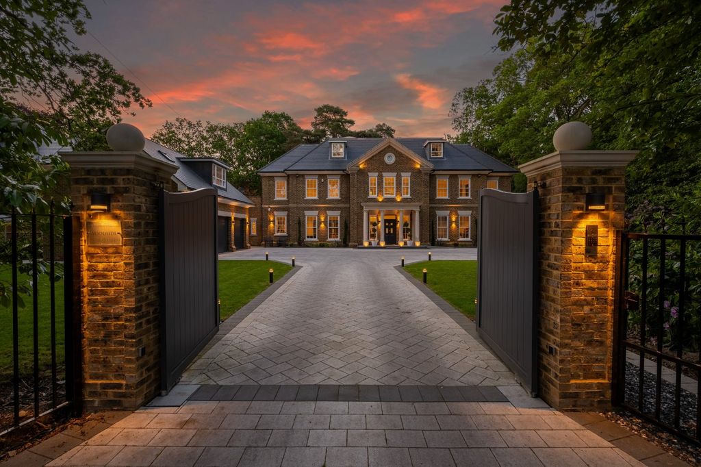 Property photo 1 of 21 Twilight Front