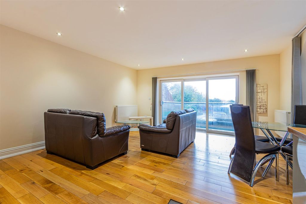 Property photo 2 of 11 Amberley House 4-3.Jpg