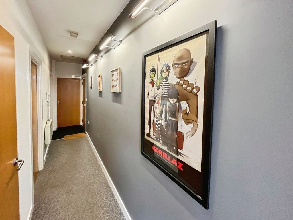 Property photo 2 of 18 Entrance Hall