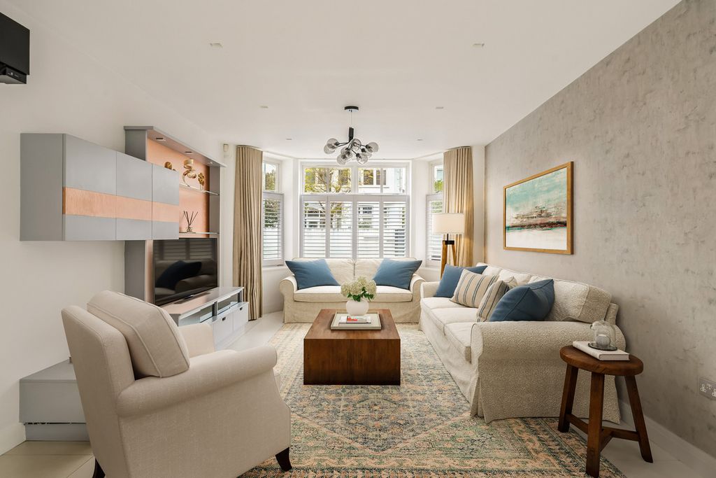 Property photo 2 of 21