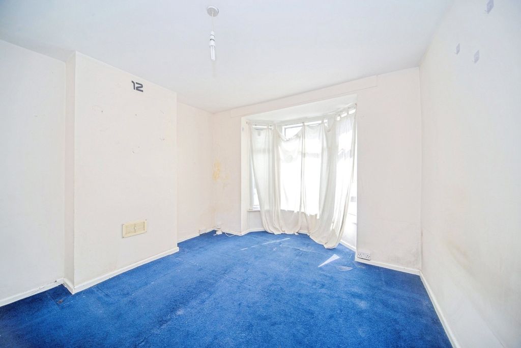 Property photo 2 of 11 Pbox-Img.Jpg