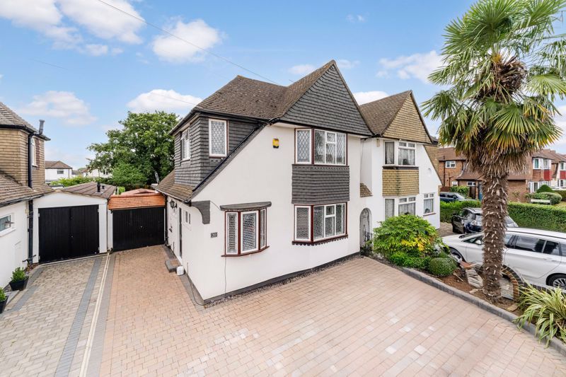 Property photo 1 of 17 Ivy Gate