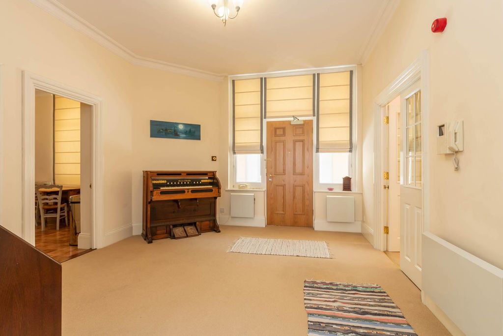 Property photo 3 of 10 Entrance