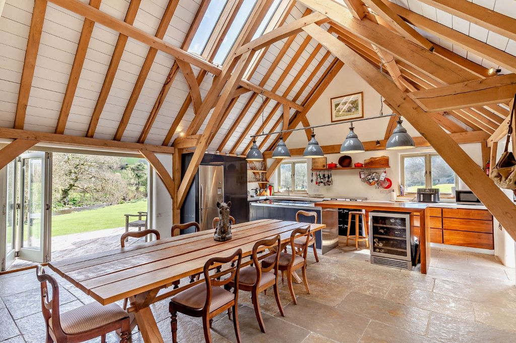 Property photo 3 of 22 Kitchen