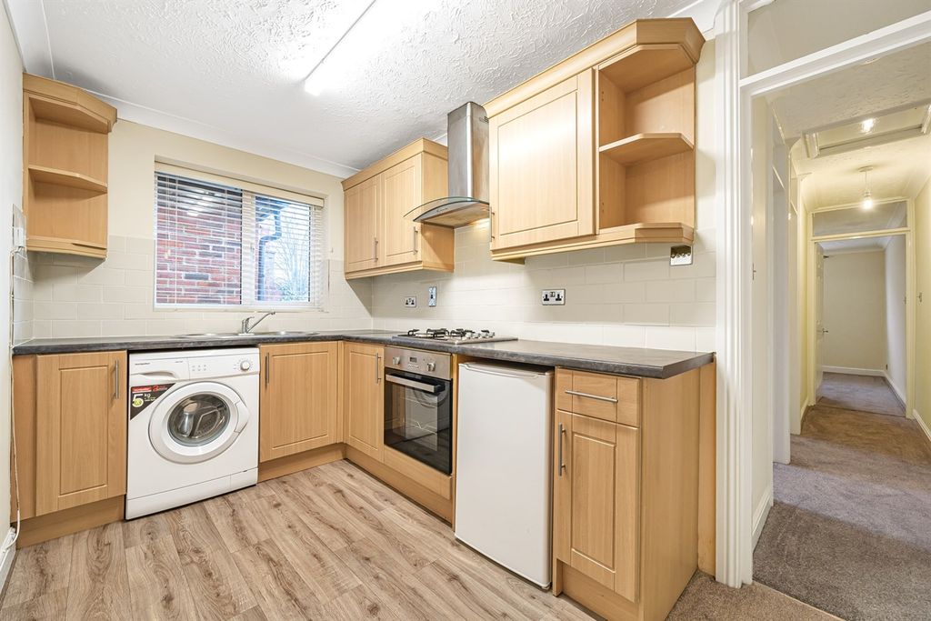 Property photo 3 of 7 Kitchen