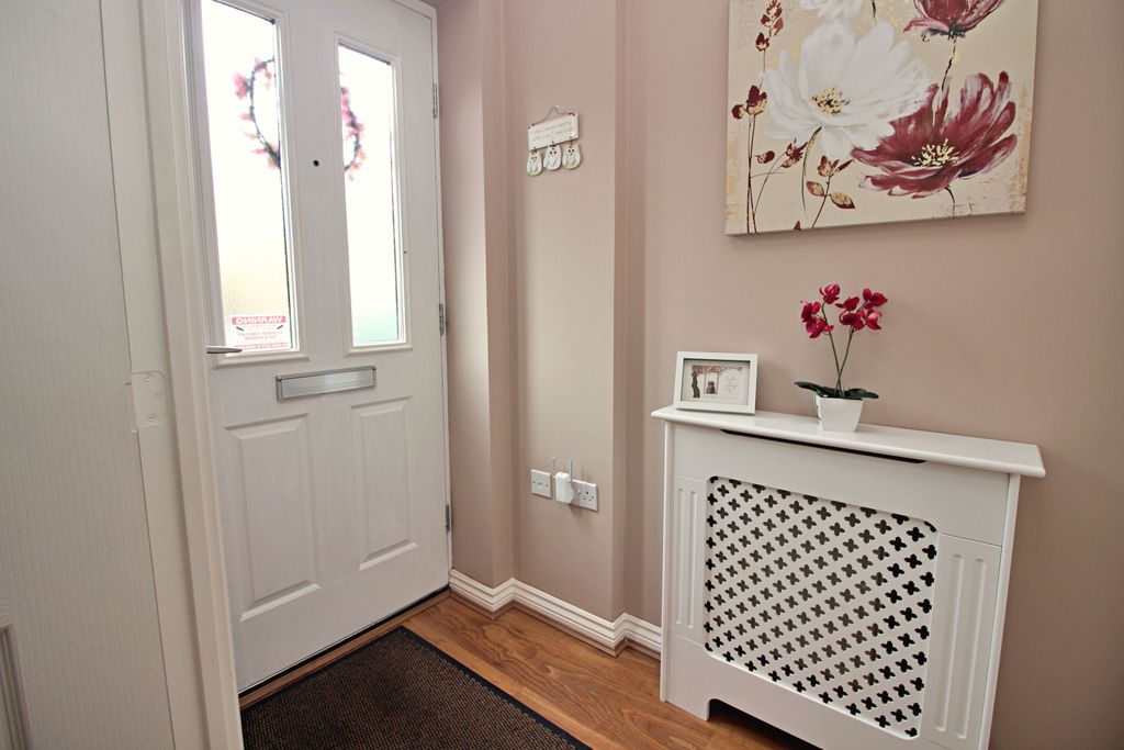 Property photo 3 of 23 Entrance Hall