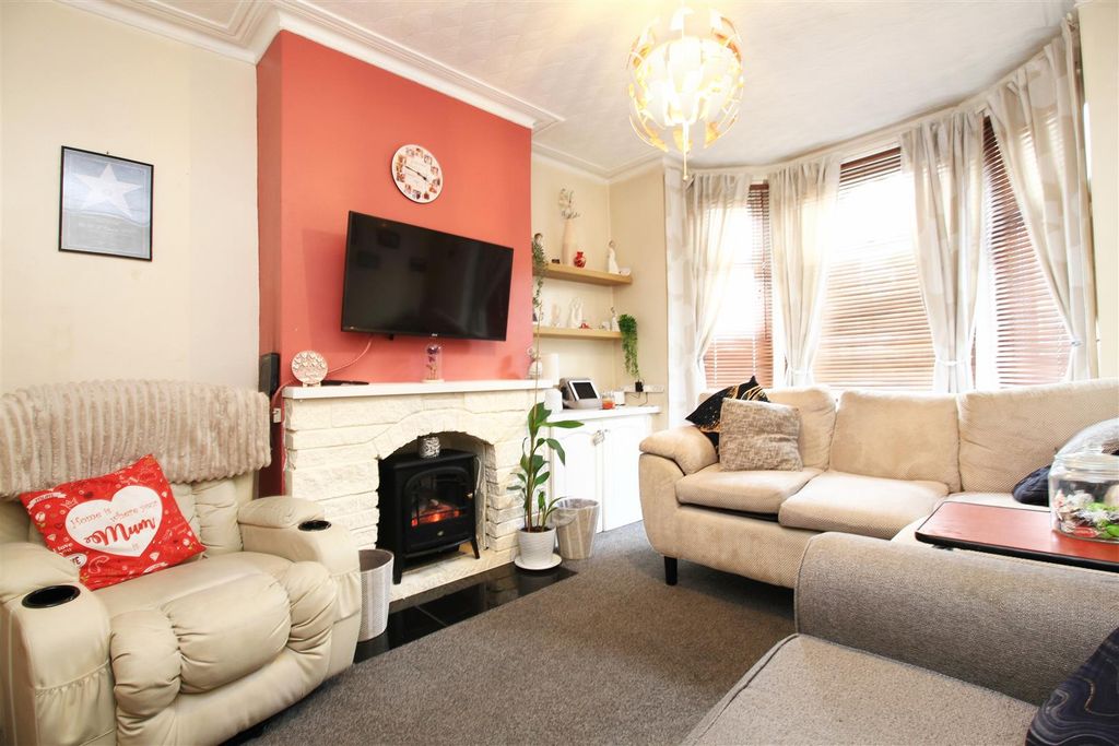 Property photo 3 of 15 Lounge.Jpg