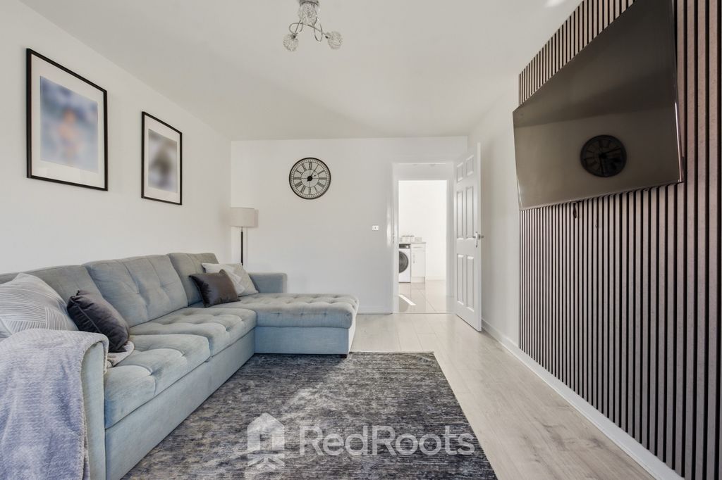 Property photo 3 of 27 4976574