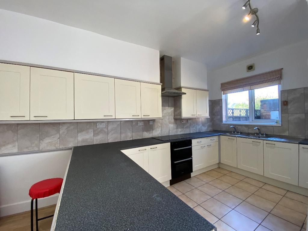 Property photo 2 of 24 Dining Kitchen