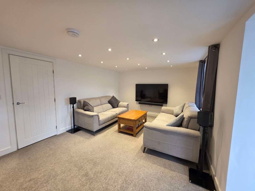 Property photo 3 of 23