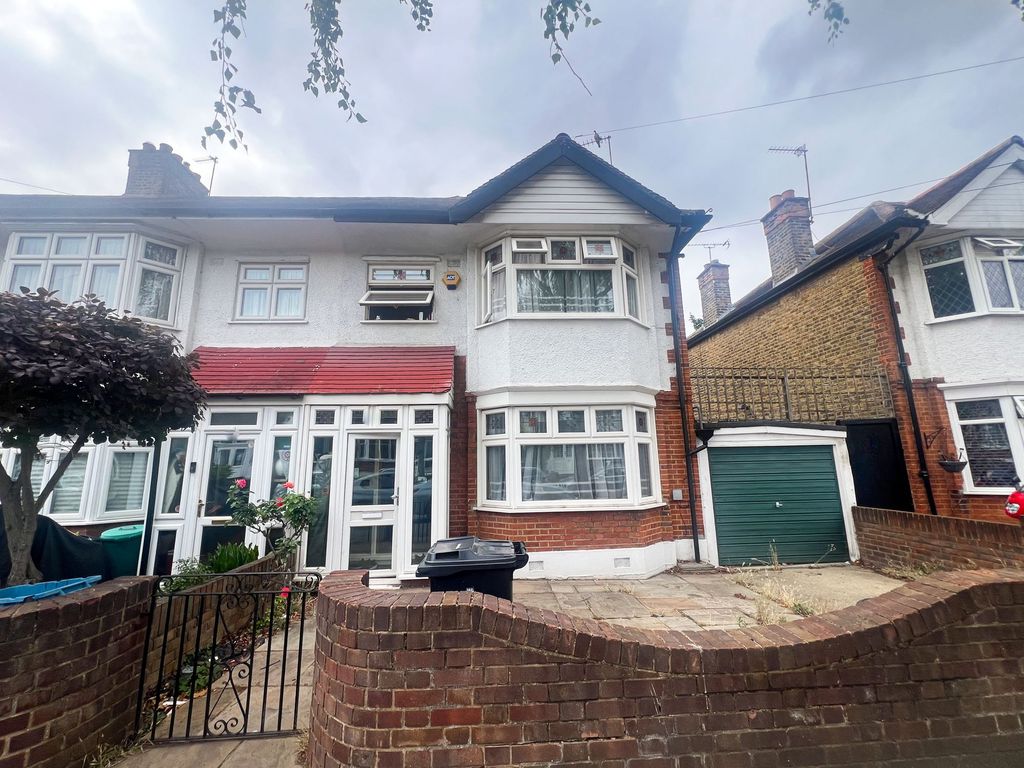 Property photo 1 of 8 Yoxley Dr Ig2