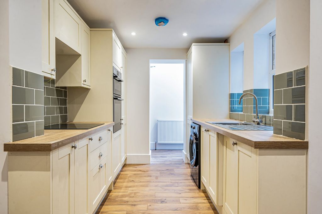 Property photo 3 of 32 Picture No. 09