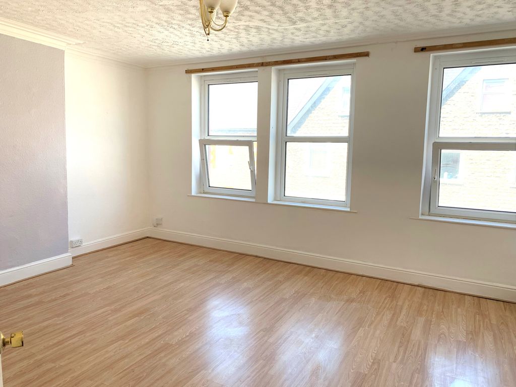 Property photo 1 of 2
