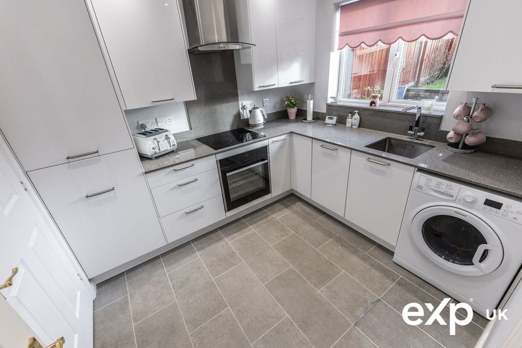 Property photo 2 of 25