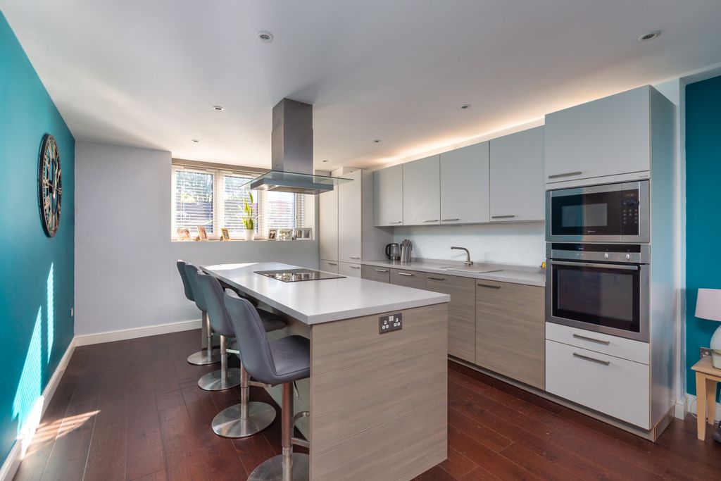 Property photo 3 of 25 Kitchen