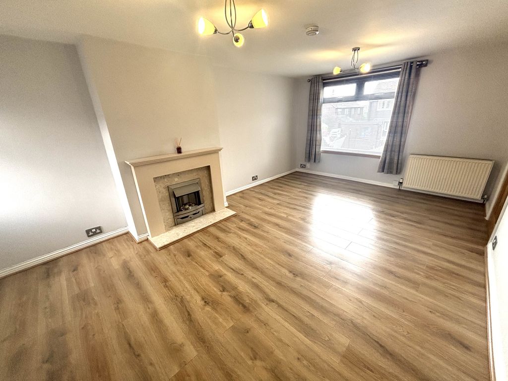 Property photo 1 of 20 Living (A)