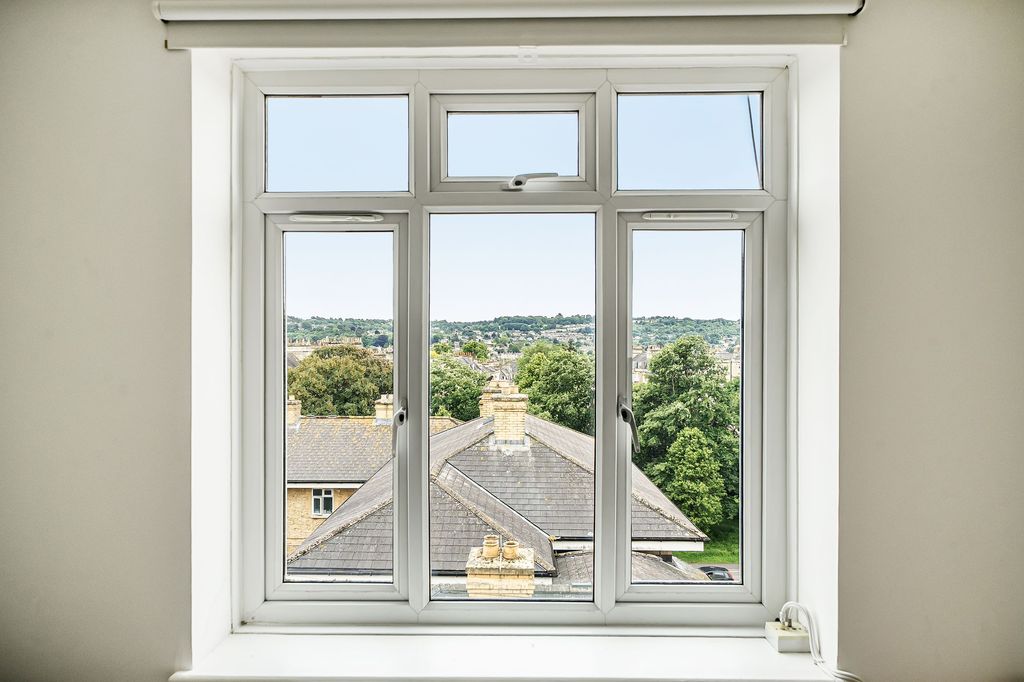 Property photo 3 of 16 Glorious Views Out From Your Bedroom Over The City