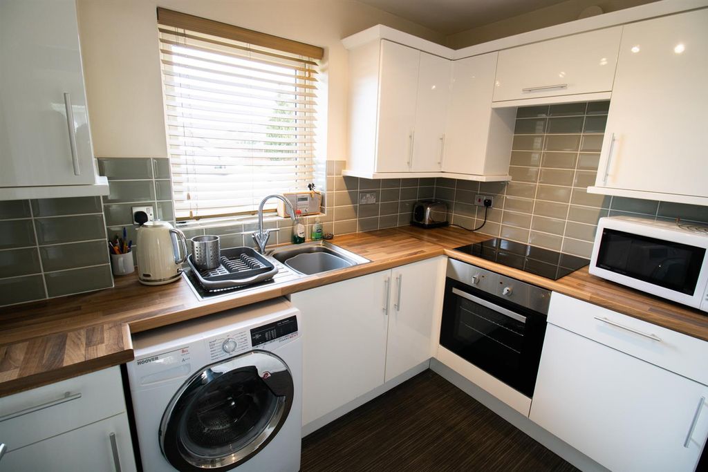Property photo 2 of 6 Kitchen.Jpg