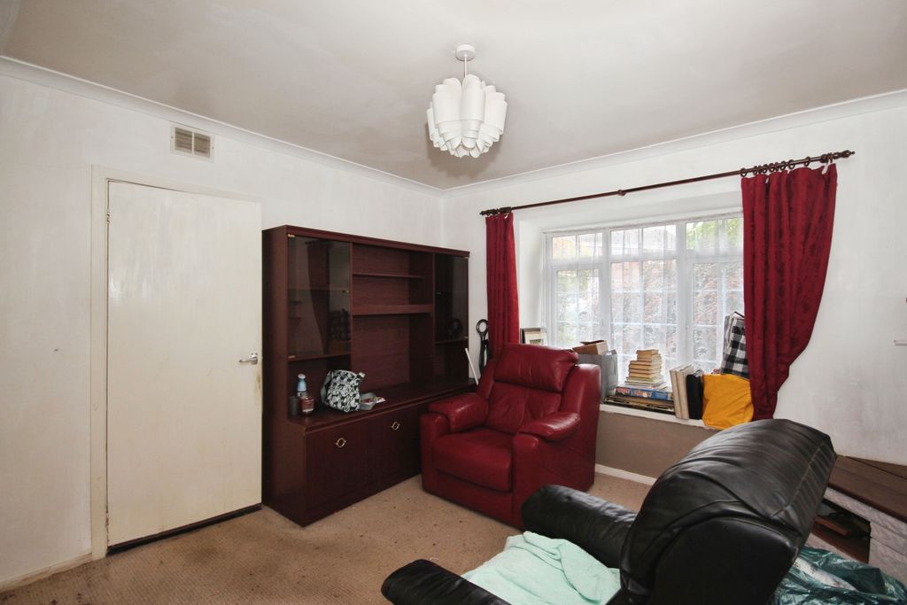 Property photo 3 of 14