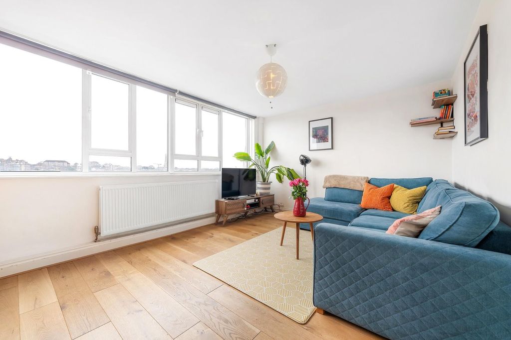 Property photo 2 of 17 Reception (2).Jpg