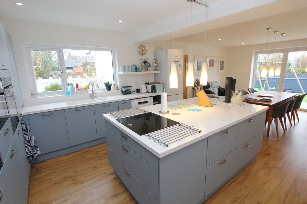 Property photo 2 of 38