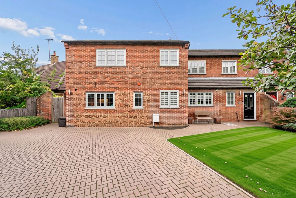 Property photo 1 of 32