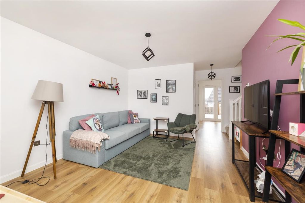 Property photo 2 of 31