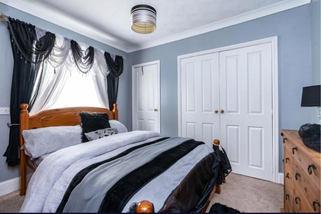 Property photo 3 of 27