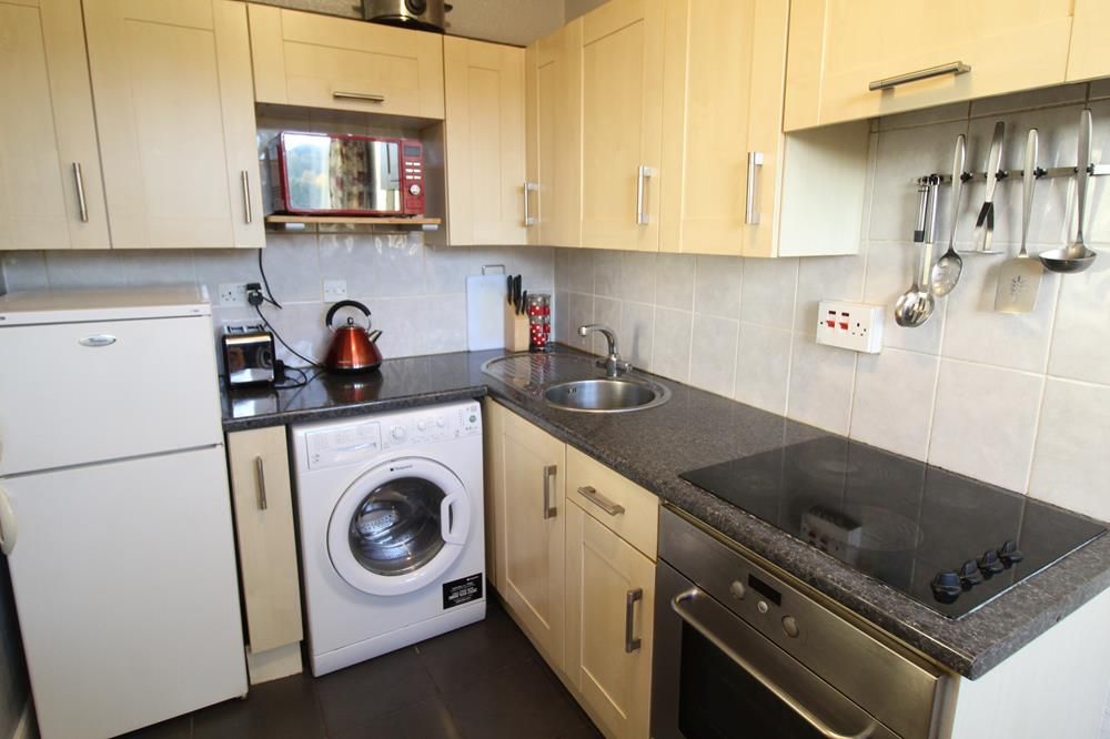 Property photo 3 of 9 Kitchen