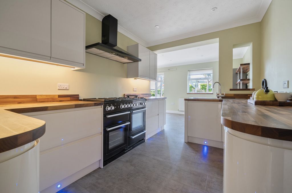 Property photo 3 of 24 1483513-15-6A3Cf9...