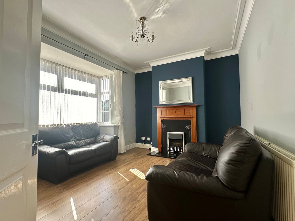 Property photo 3 of 14 Living Room
