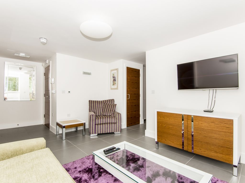 Property photo 3 of 9 Livingroom1