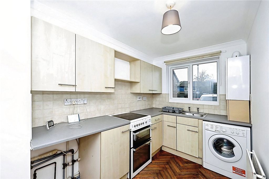 Property photo 2 of 8 Kitchen
