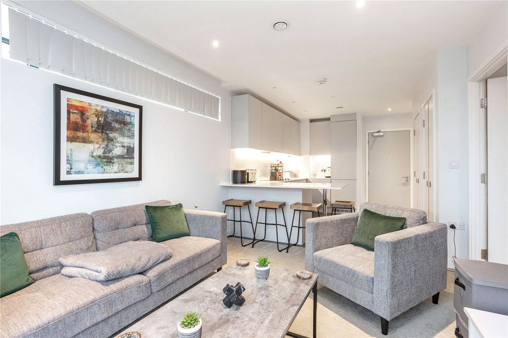 Property photo 2 of 12 Lounge