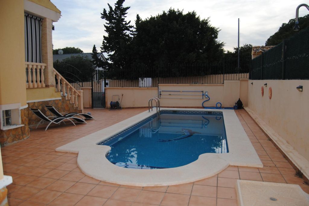 Property photo 2 of 46