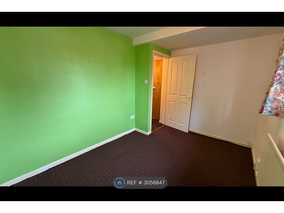 Property photo 2 of 4 Bedroom