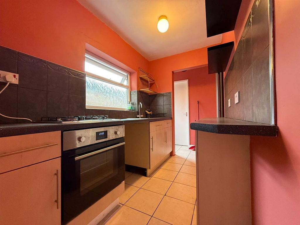 Property photo 3 of 14 Kitchen