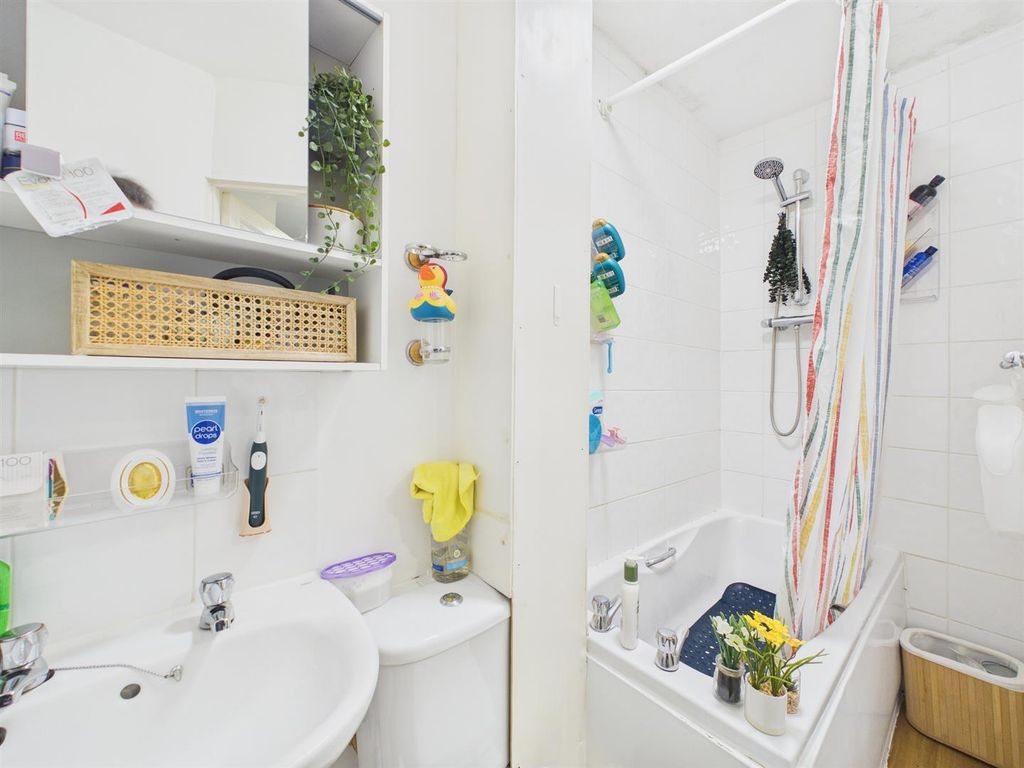 Additional image 5 of 2 bed flat for saleLarkstone Terrace, Ilfracombe EX34
