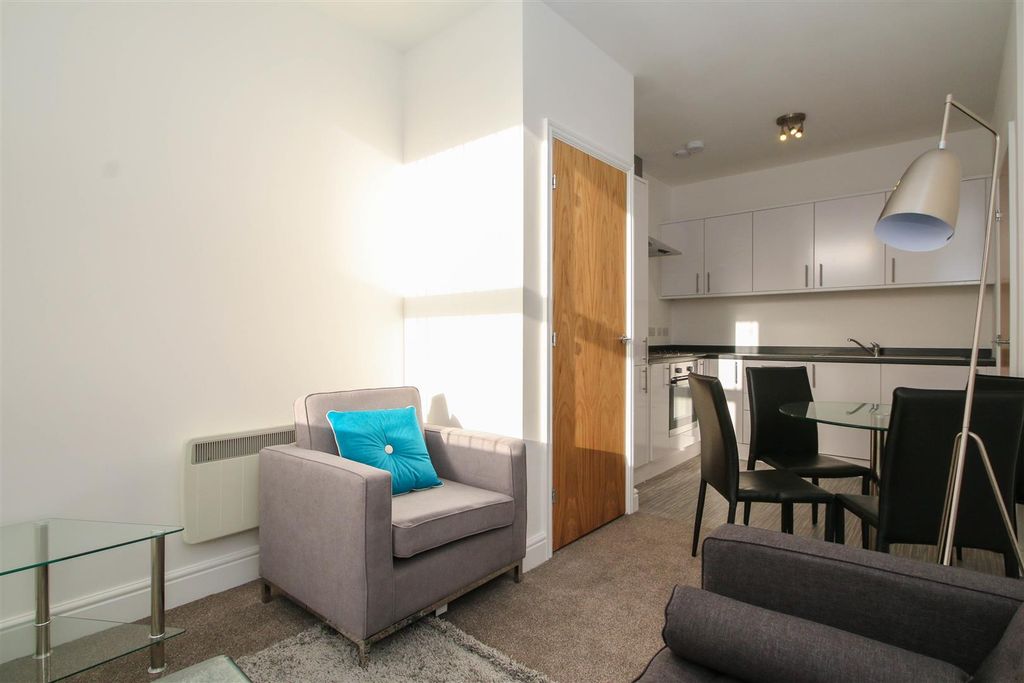 Property photo 3 of 7 Living Room