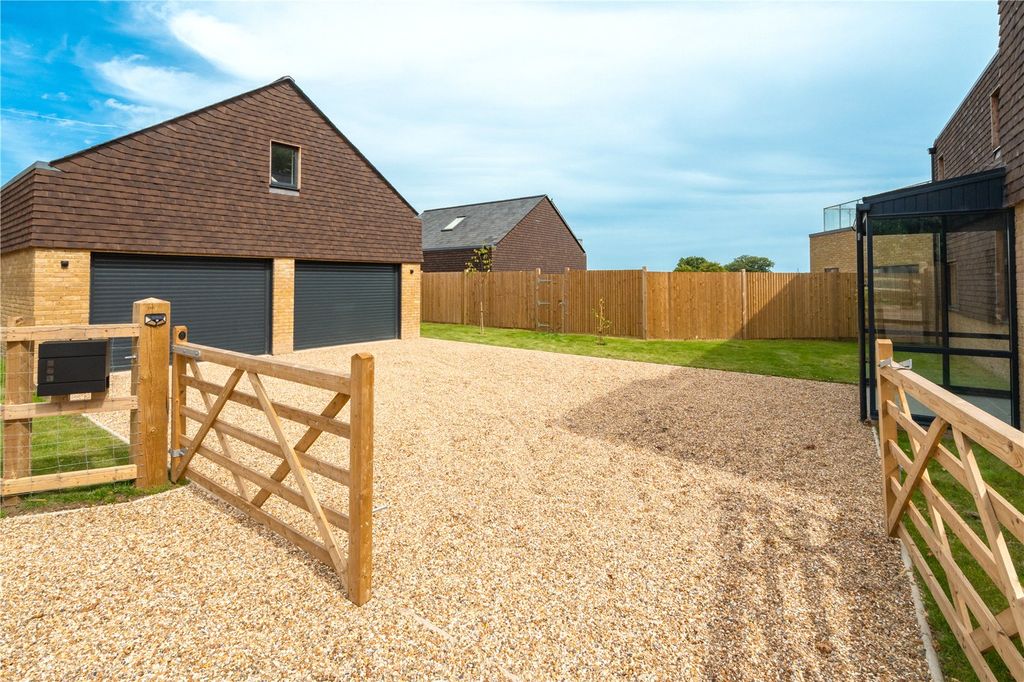 Property photo 2 of 29 Picture No. 17
