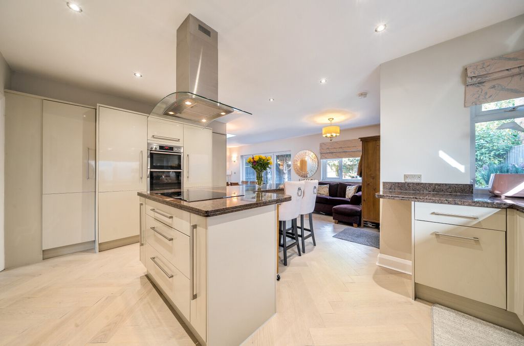 Property photo 2 of 18 1365409-8-68F909A...