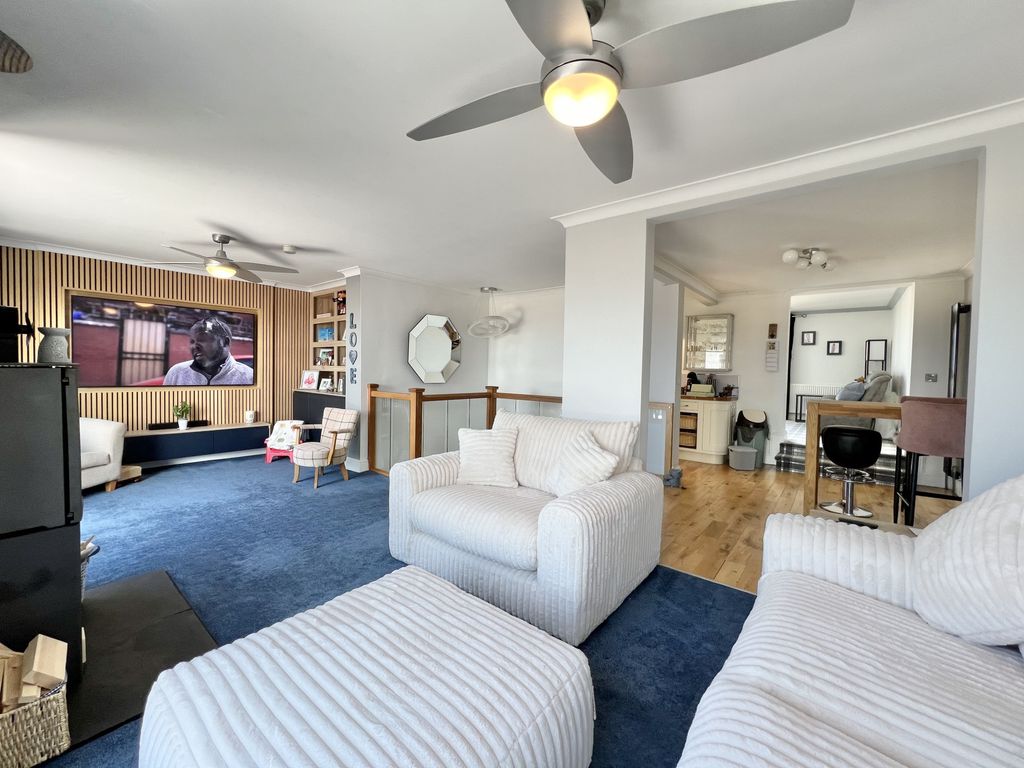 Property photo 2 of 42