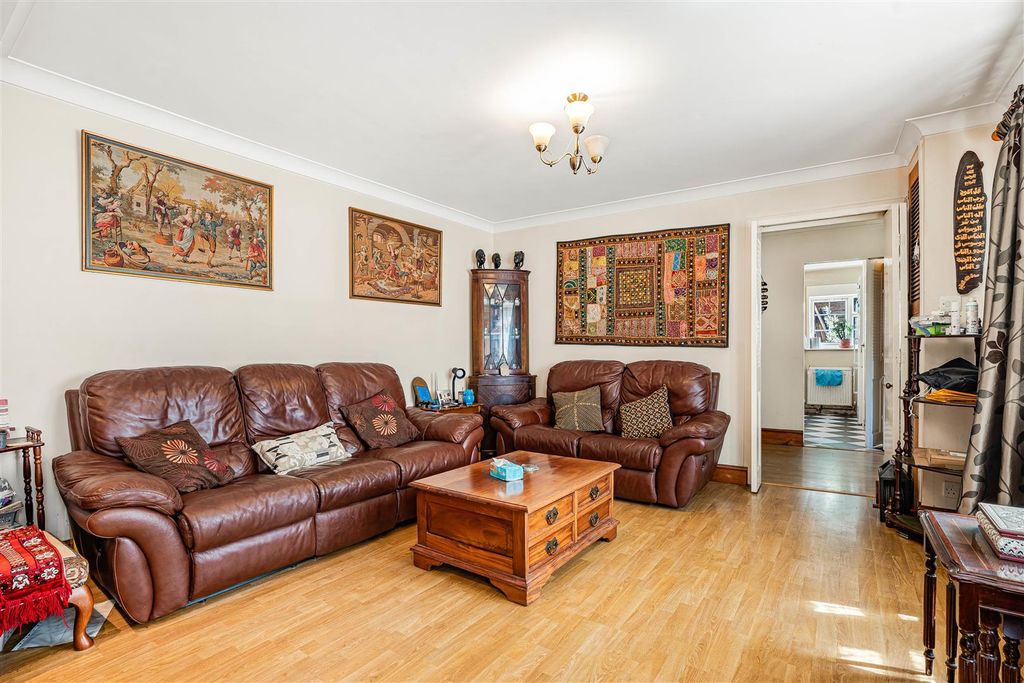 Property photo 3 of 18