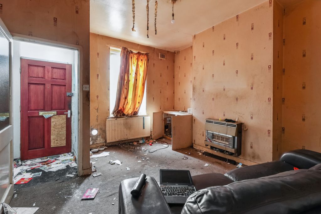 Property photo 1 of 13 247 Mosley Street, Blackburn, Lancashire, Bb2 3Rx