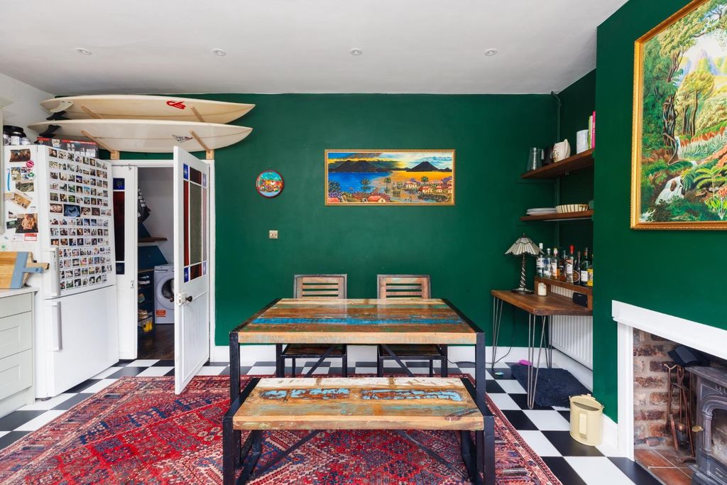 Property photo 1 of 31 18 Camerton Road-23.Jpg