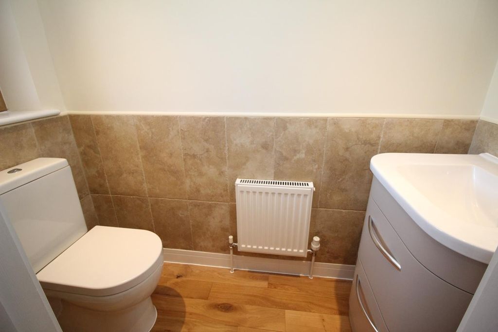 Property photo 2 of 15 Gf Cloakroom