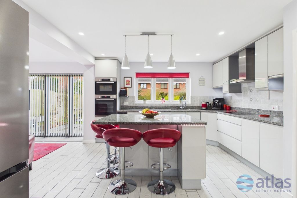 Property photo 3 of 34 Kitchen