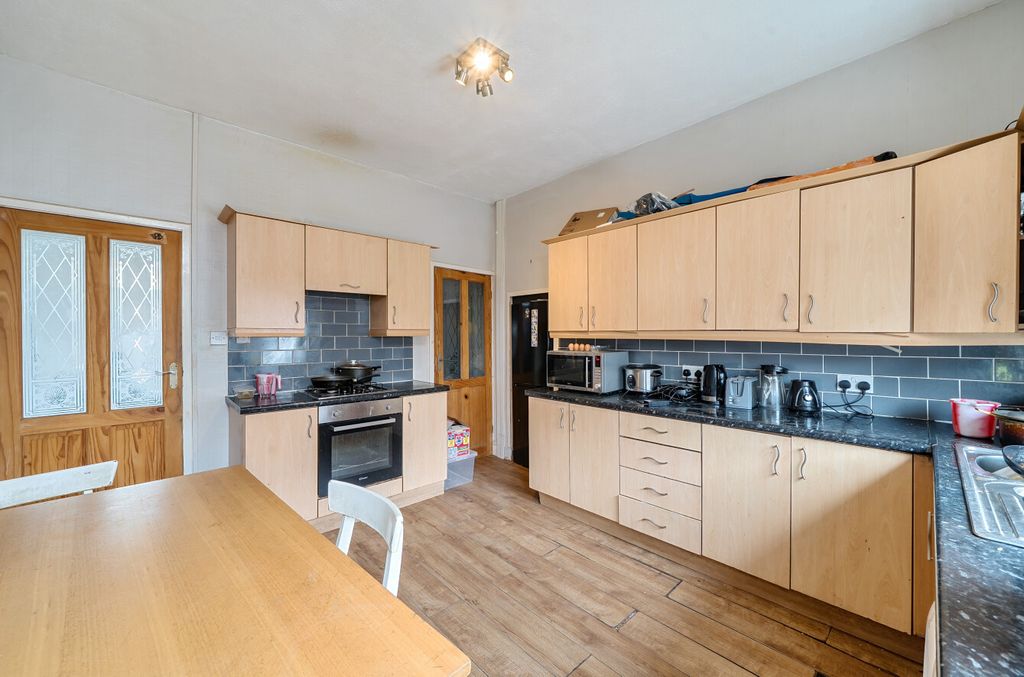 Property photo 3 of 9 1336319-7-689dc75...