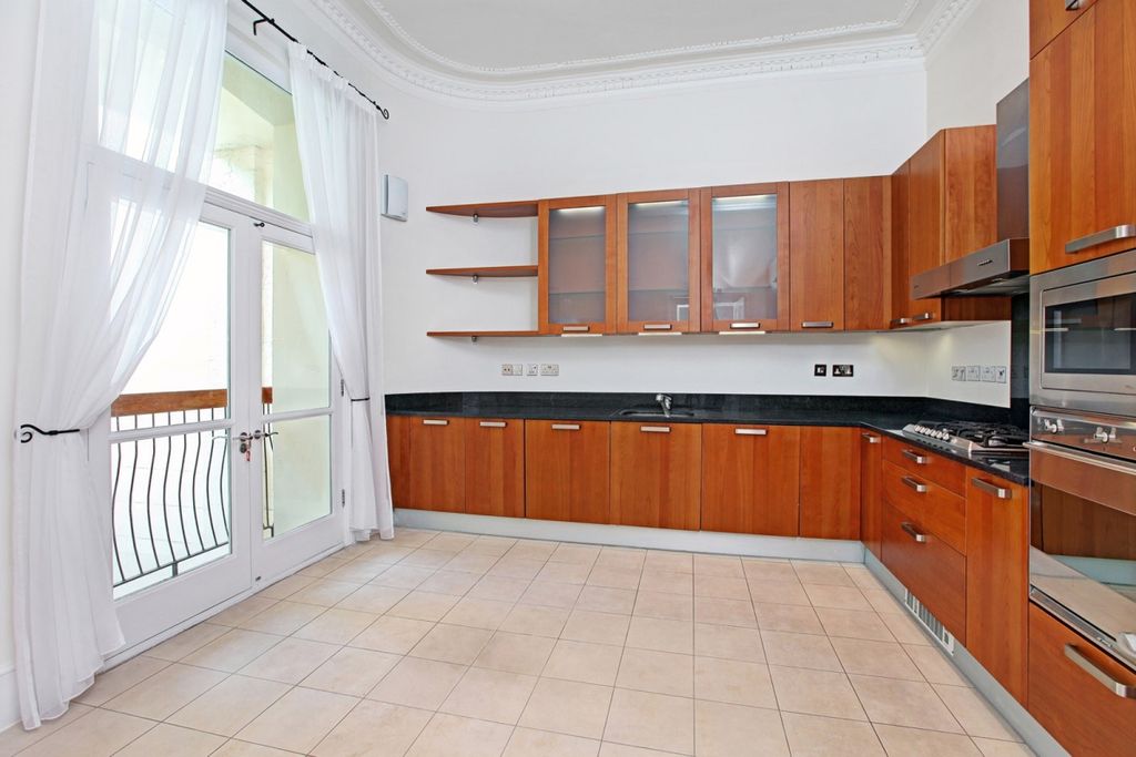 Property photo 2 of 5 Kitchen