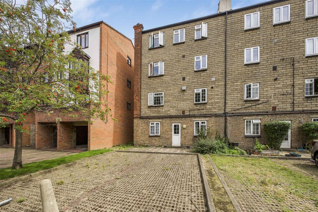 Property photo 1 of 6